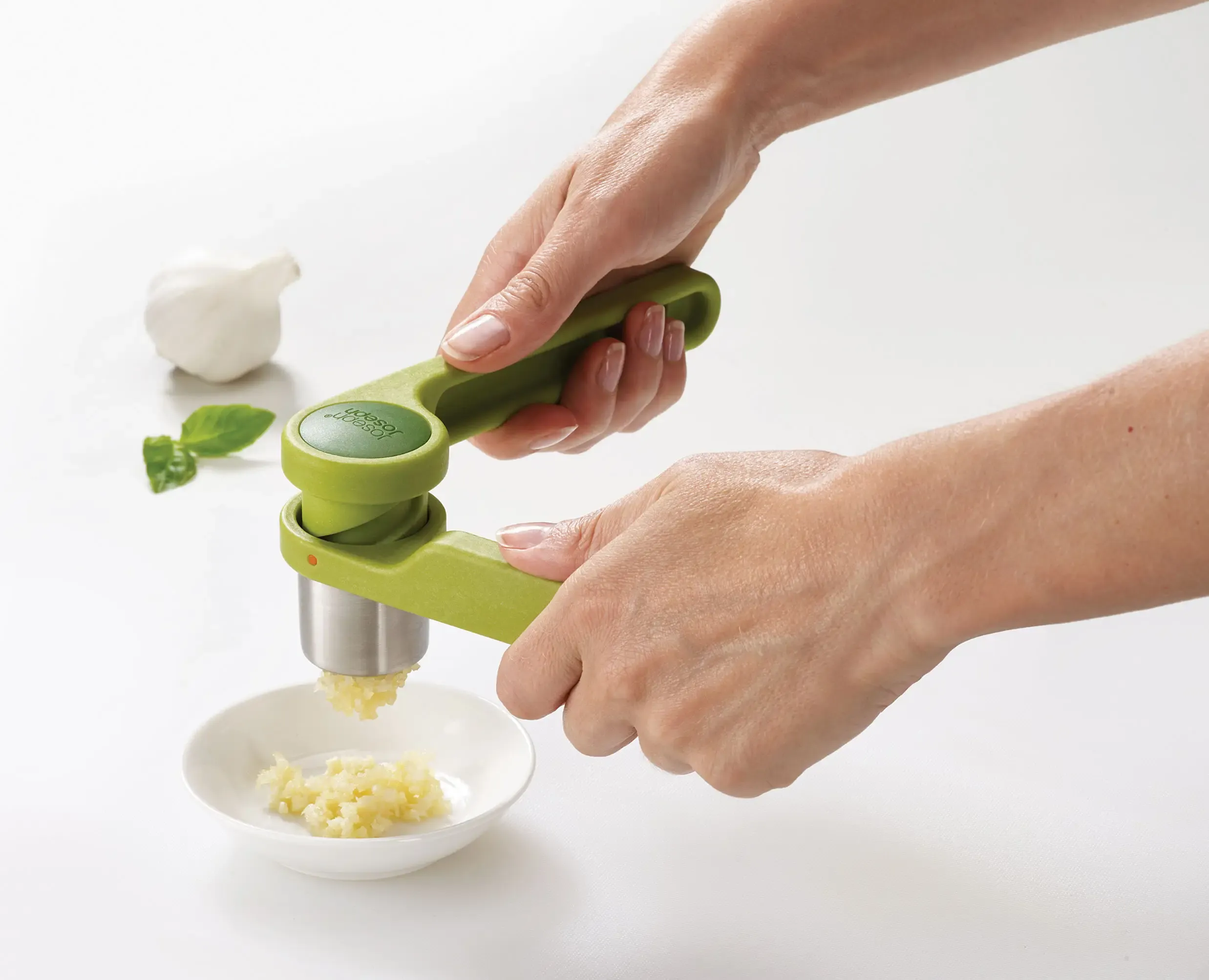 The Ultimate Guide to the OXO Good Grips Garlic Press: Mince with Ease